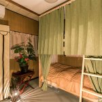 アフター7 寝室もベッドを天蓋風にしてバリ風リゾートのコーディネート